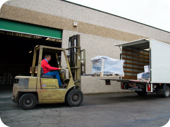 chargement de palettes pour livraison de transport a herstal dans la province de liege